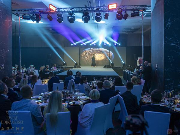 007-m CBTR8547 Kwiat Dojrzalosci Gala Arche Krakowska 24 08 24 b